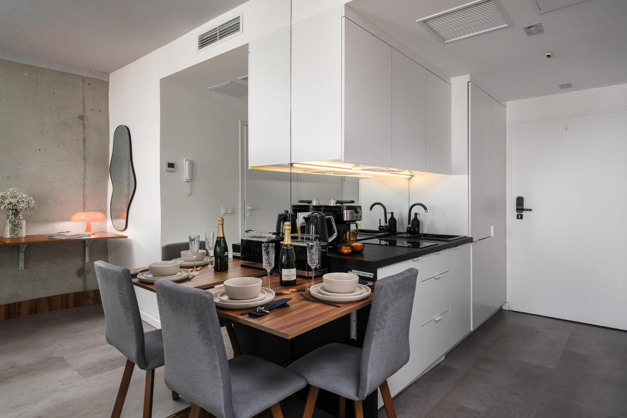 Apartments Wroc'Love By Me &301 Legnicka & Self Check-In 24H & Lift & Air Conditioning Breslavia Exterior foto
